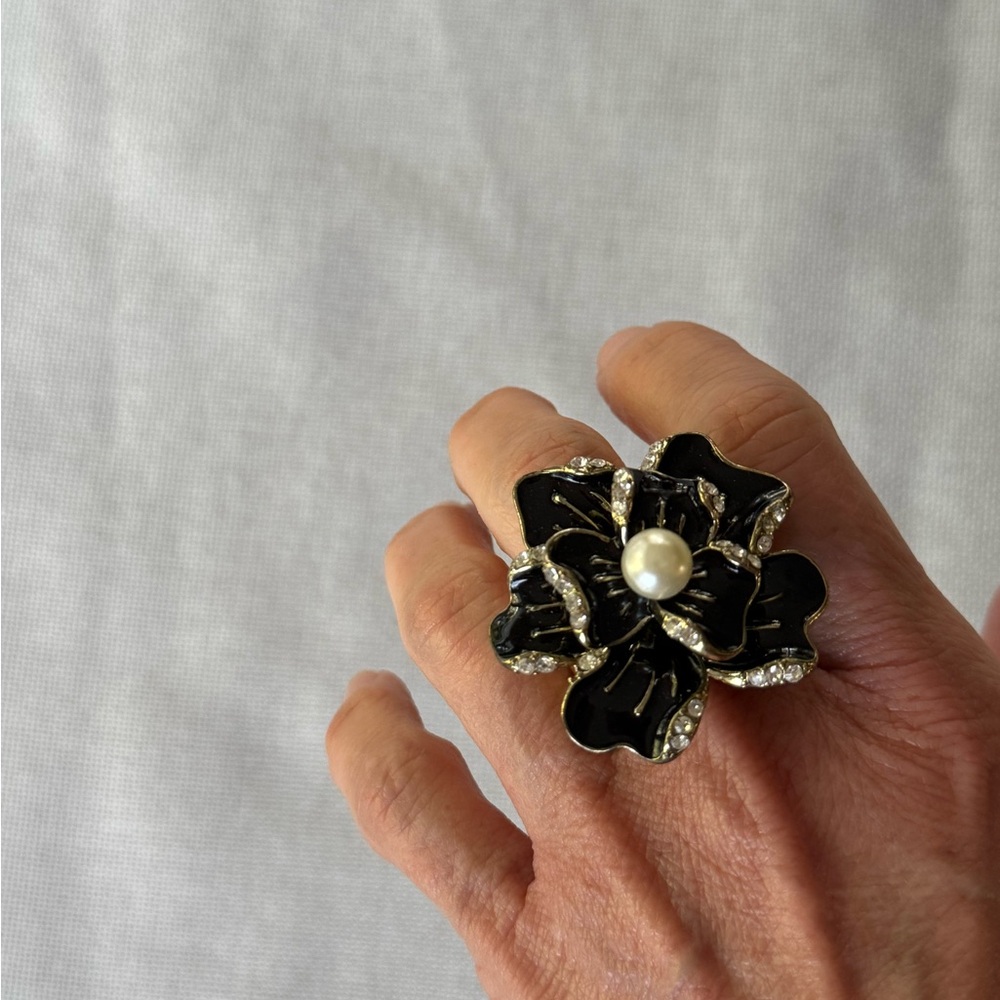 Elegant Black Flower Ring with Pearl Accent